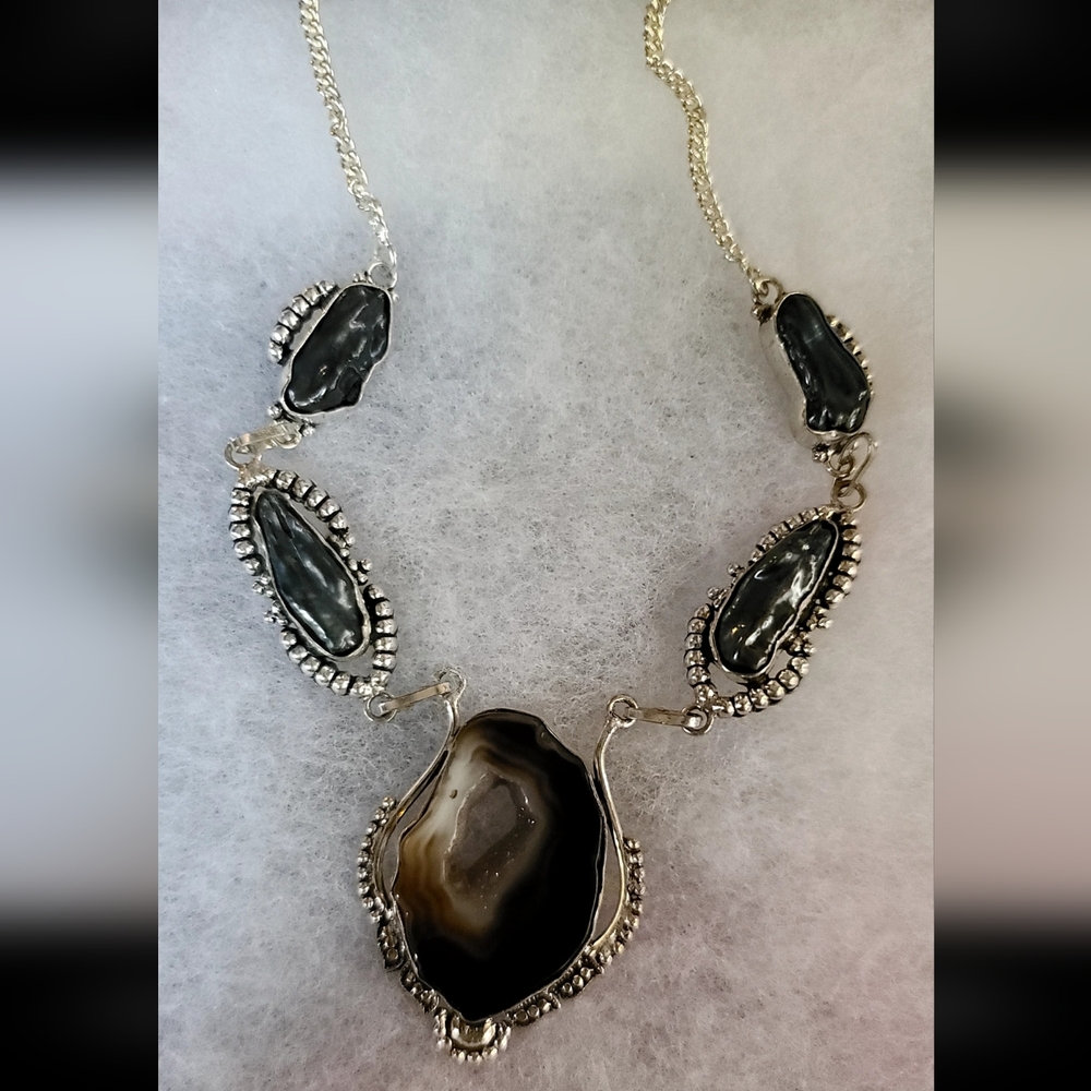 Sterling Agate & black baroque pearl artisan necklace NEW - Picture 2 of 3